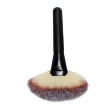 Large Fan Shape Hair Makeup Brushes Face Powder Concealer Blending Foundation Brush Professional Make up Brushes Cosmetics ILML
