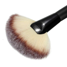 Large Fan Shape Hair Makeup Brushes Face Powder Concealer Blending Foundation Brush Professional Make up Brushes Cosmetics ILML