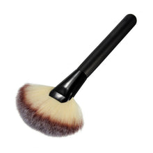 Large Fan Shape Hair Makeup Brushes Face Powder Concealer Blending Foundation Brush Professional Make up Brushes Cosmetics ILML
