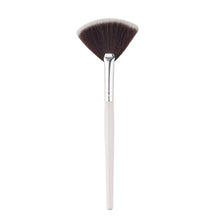 Fan Shaped Makeup Brush Blending Highlighter Contour Face Powder Brushes Pincel Maquiagem  ILML