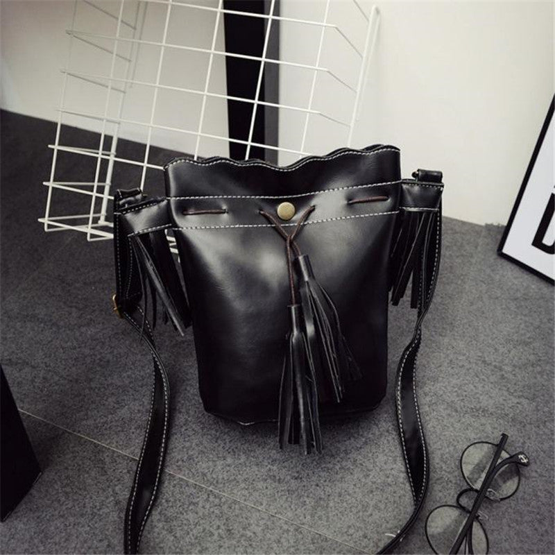 Women bag Leather Tassel Messenger Hbag Cross Body Bucket Shoulder Bag ladies bolsa feminina pouch bag for shopping ILML