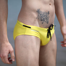 Sexy Men's Classic Triangular Briefs Beach Slim Swimwear Underwear ILML