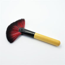 Professional GUJHUI Long Fan-Shaped makeup brushes Powder Foundation blending brush makeup brush maquillage cosmetics Tool Kit ILML