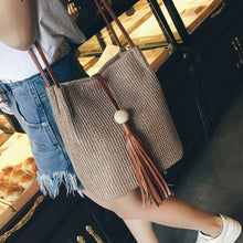 The Fringed Shoulder Bag Casual women bag Woven Straw Tassel Hbag Messenger Bags Travel beach bags ILML